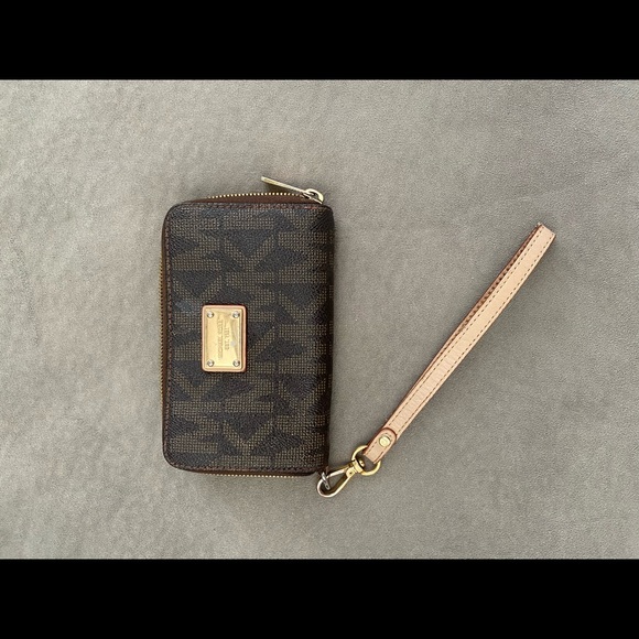 Michael Kors Wristlet Wallet - Picture 1 of 1